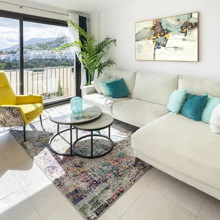 Spectacular Views - Luxury In - Hills Apartment